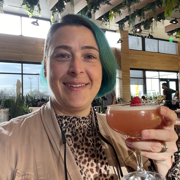 Meet your Posher, Claire - Picture 3 of 4